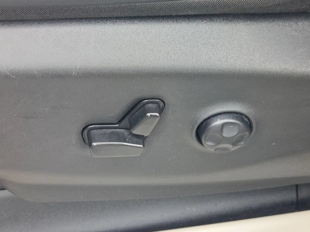 Certified 2024 Chrysler Pacifica Touring-L FWD image 27