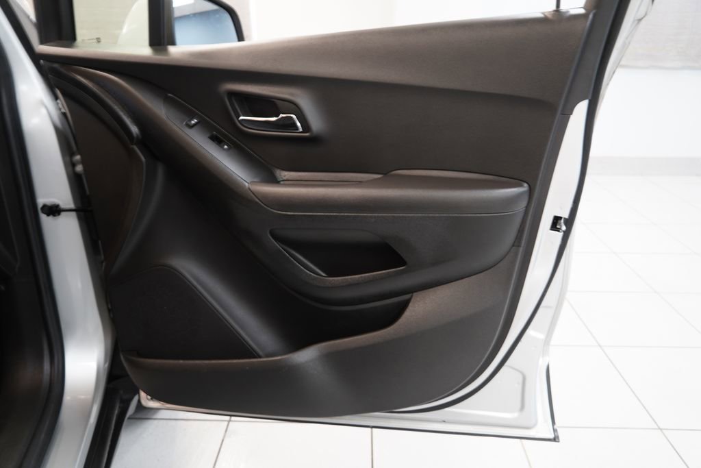 Used 2019 Chevrolet Trax LT w/ LT Convenience Package image 30