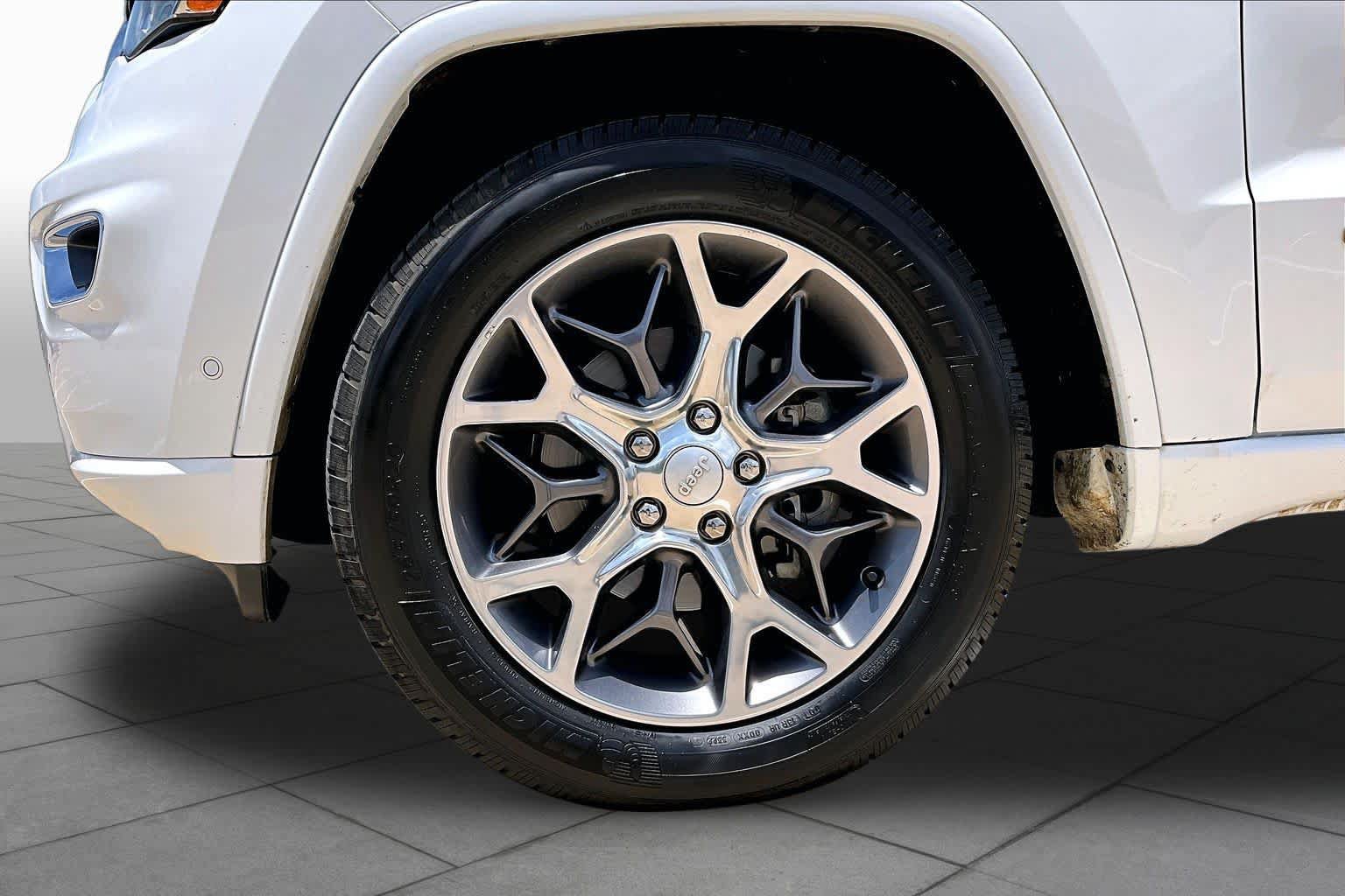 Used 2020 Jeep Grand Cherokee Overland RWD image 11