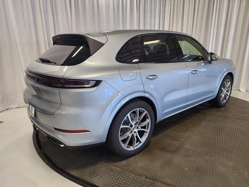 Certified 2025 Porsche Cayenne image 27