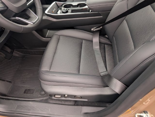 New 2027 Chevrolet Equinox LT w/ Convenience Package II FWD image 17