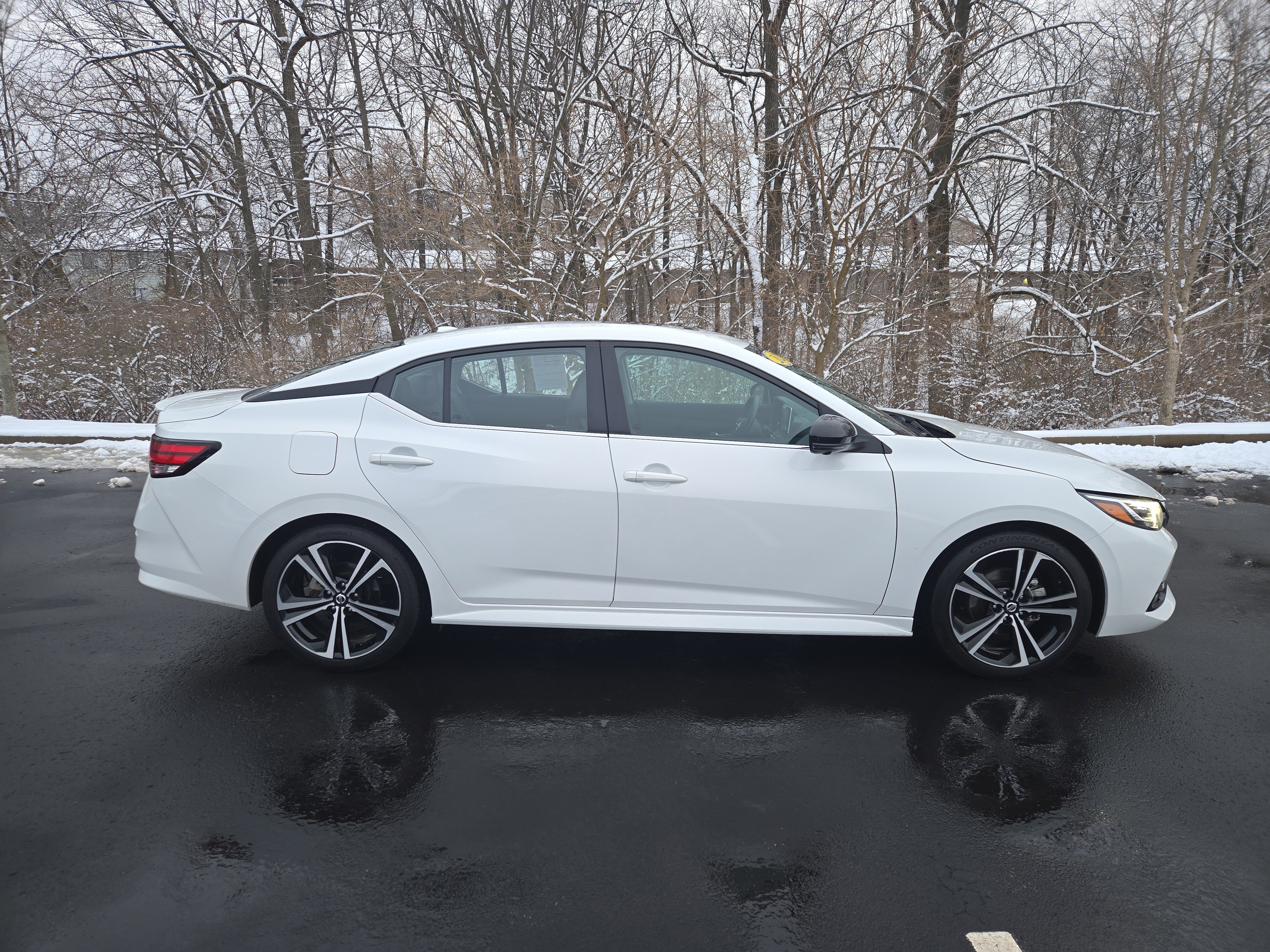 Used 2021 Nissan Sentra SR w/ SR Premium Package image 2