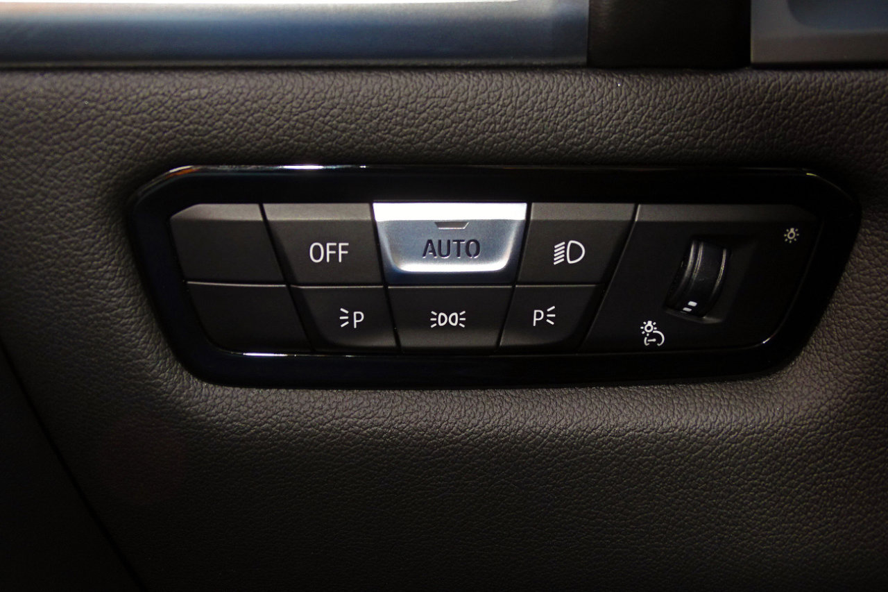 Used 2020 BMW M8 Convertible w/ Driving Assistance Package image 27