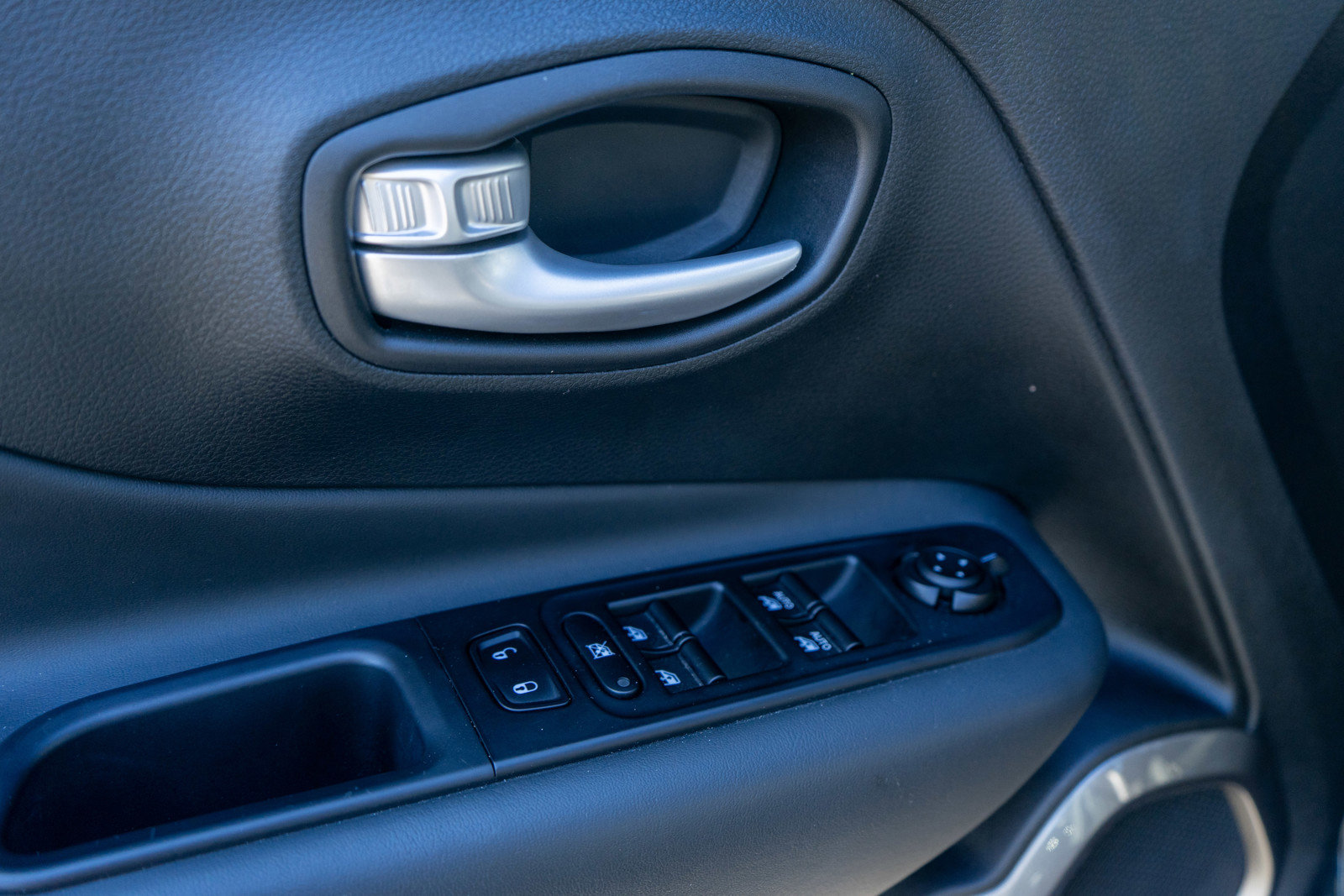 Used 2023 Jeep Renegade Limited w/ Limited Elite Group image 14