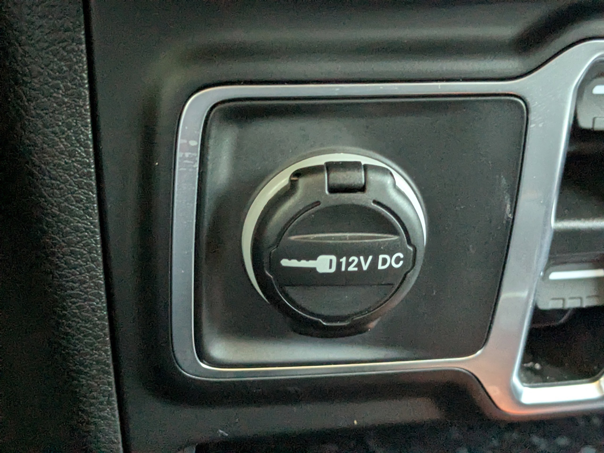 Used 2025 Jeep Wrangler Unlimited Sahara w/ Safety Group image 21