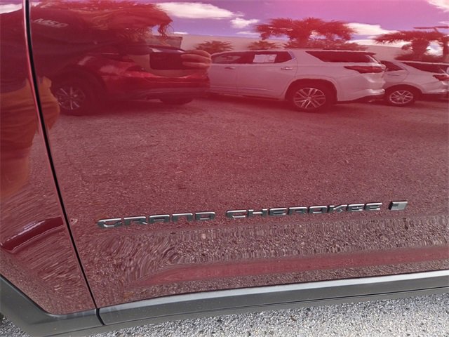 Certified 2025 Jeep Grand Cherokee Altitude image 3