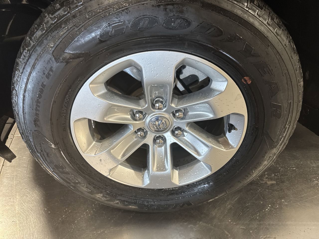 Used 2024 RAM 1500 Laramie image 10