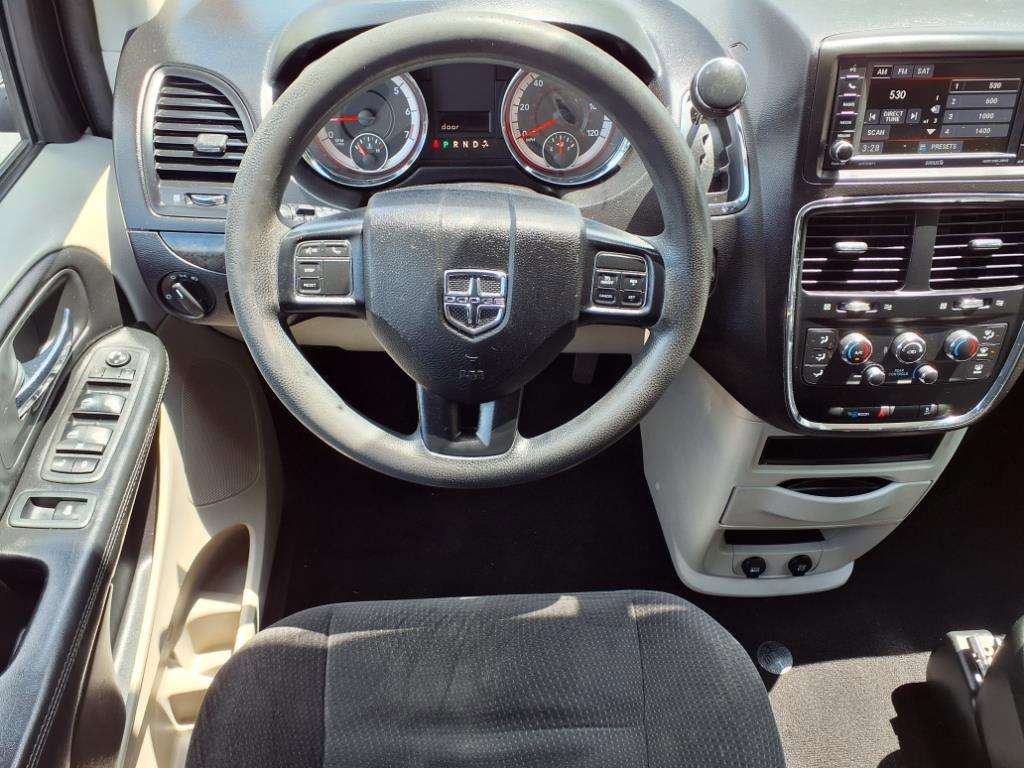 Used 2018 Dodge Grand Caravan SE w/ UConnect Hands-Free Group image 8