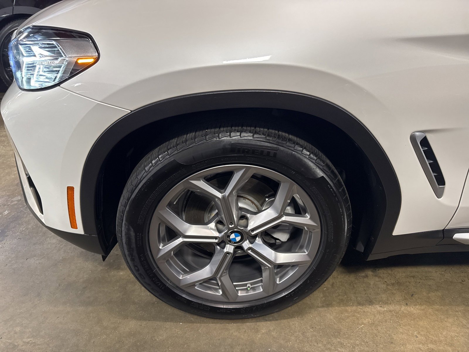 Used 2023 BMW X4 xDrive30i w/ Premium Package image 4