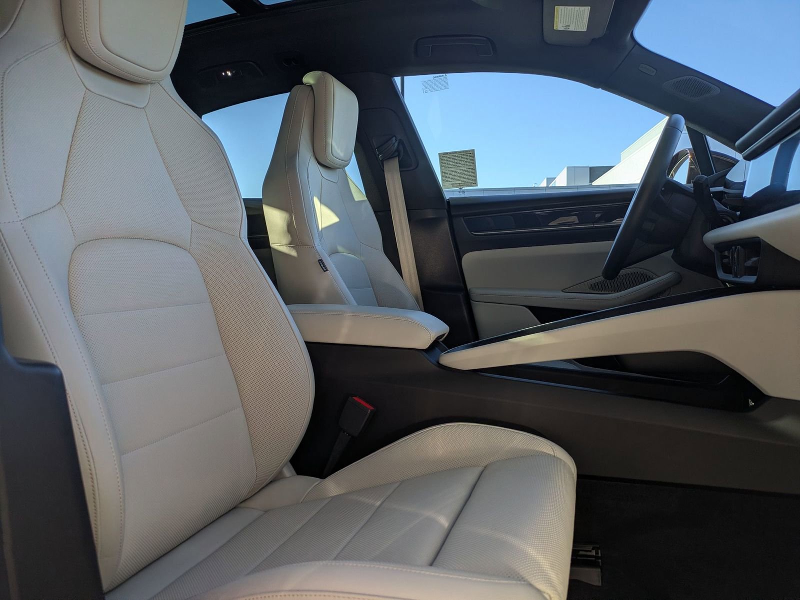 Certified 2025 Porsche Macan 4S Electric image 28