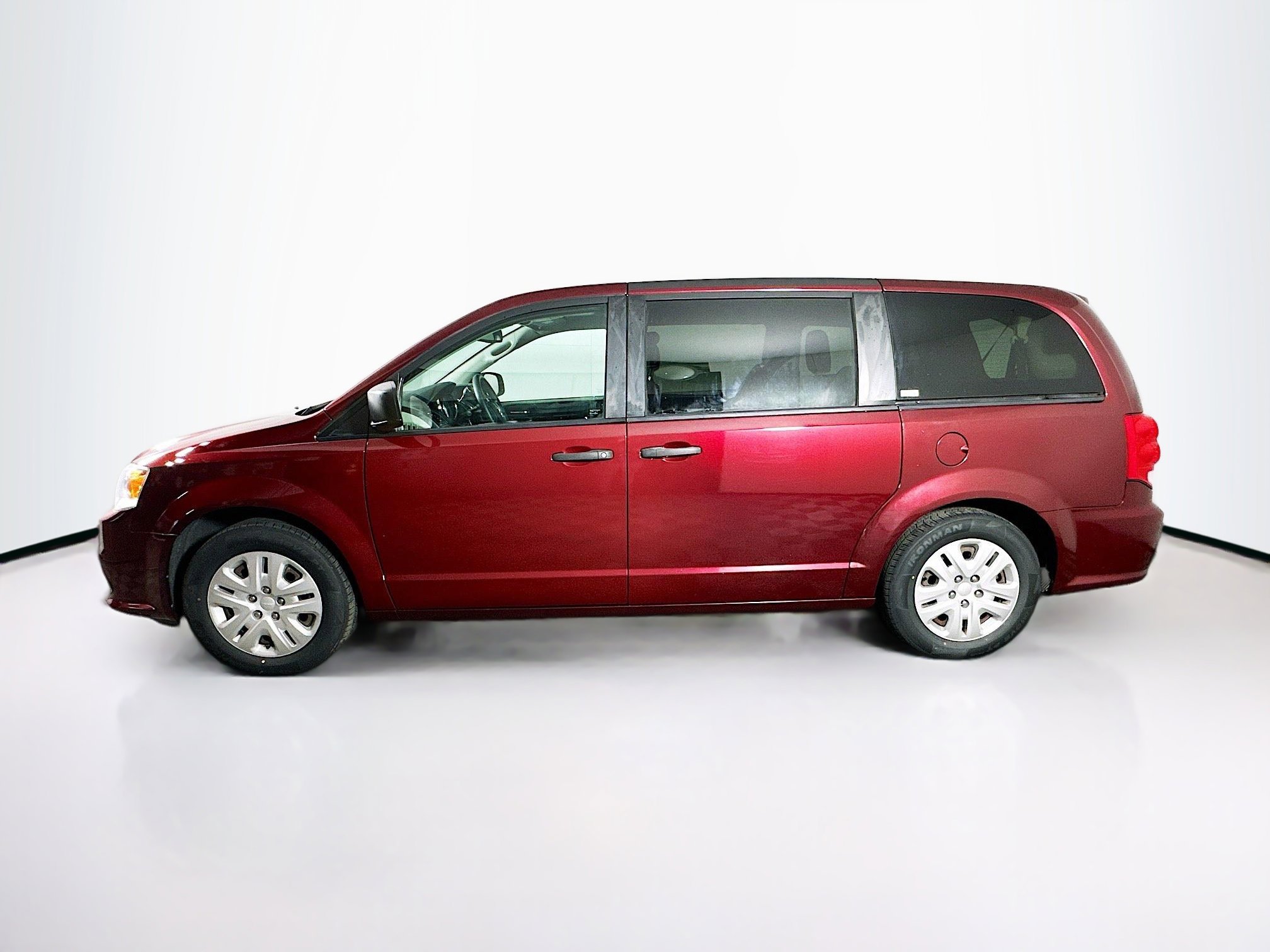 Used 2019 Dodge Grand Caravan SE image 4