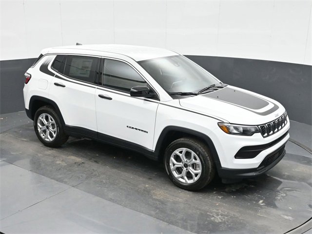 Used 2025 Jeep Compass Sport w/ Mopar Graphics Package image 31