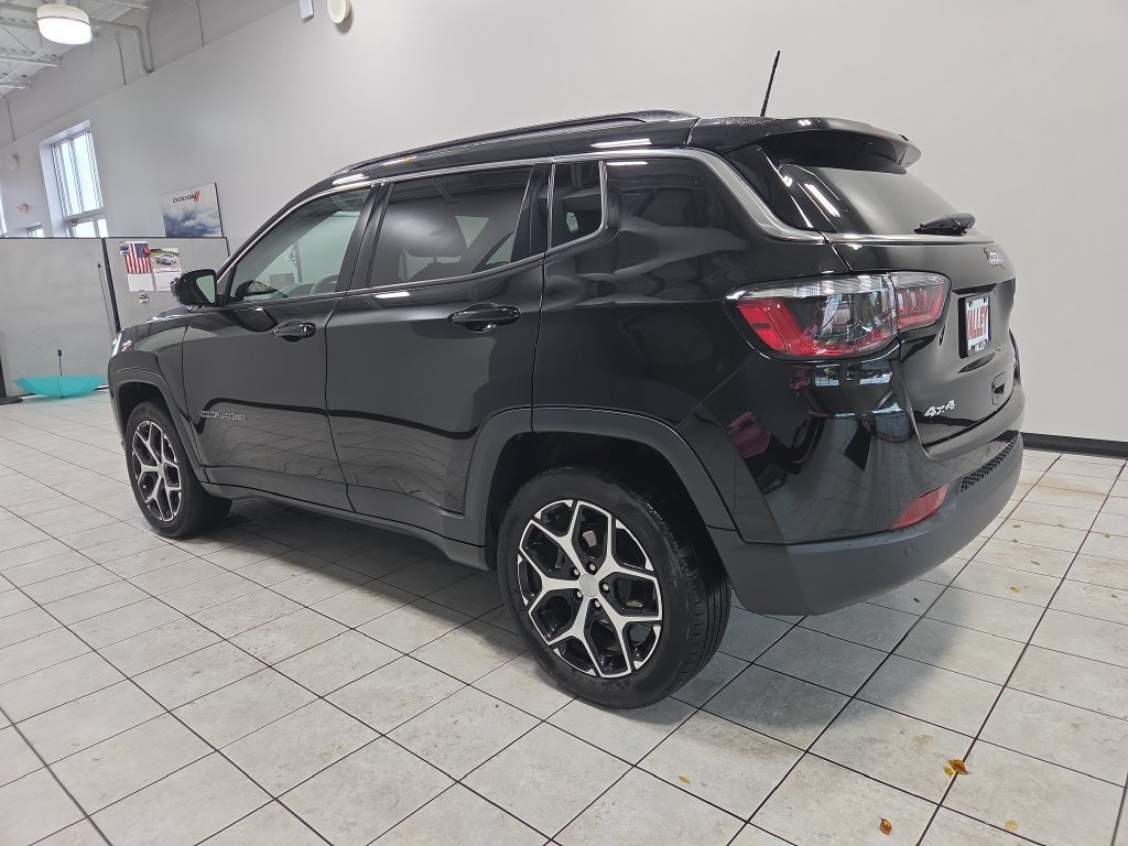 Used 2024 Jeep Compass Limited AWD/4WD image 10