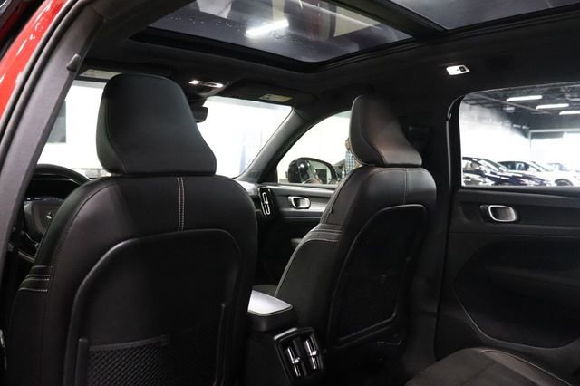Used 2020 Volvo XC40 T5 R-Design w/ Protection Package Premier image 16