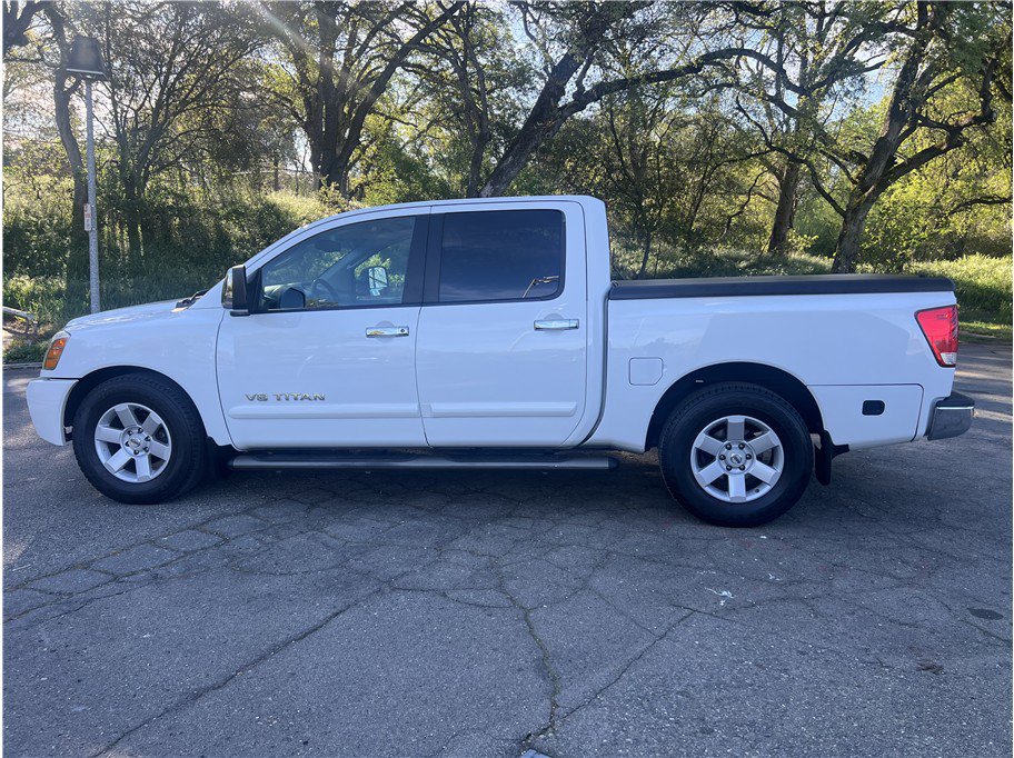 Used 2005 Nissan Titan LE w/ (U01) Nissan Navigation Pkg image 4