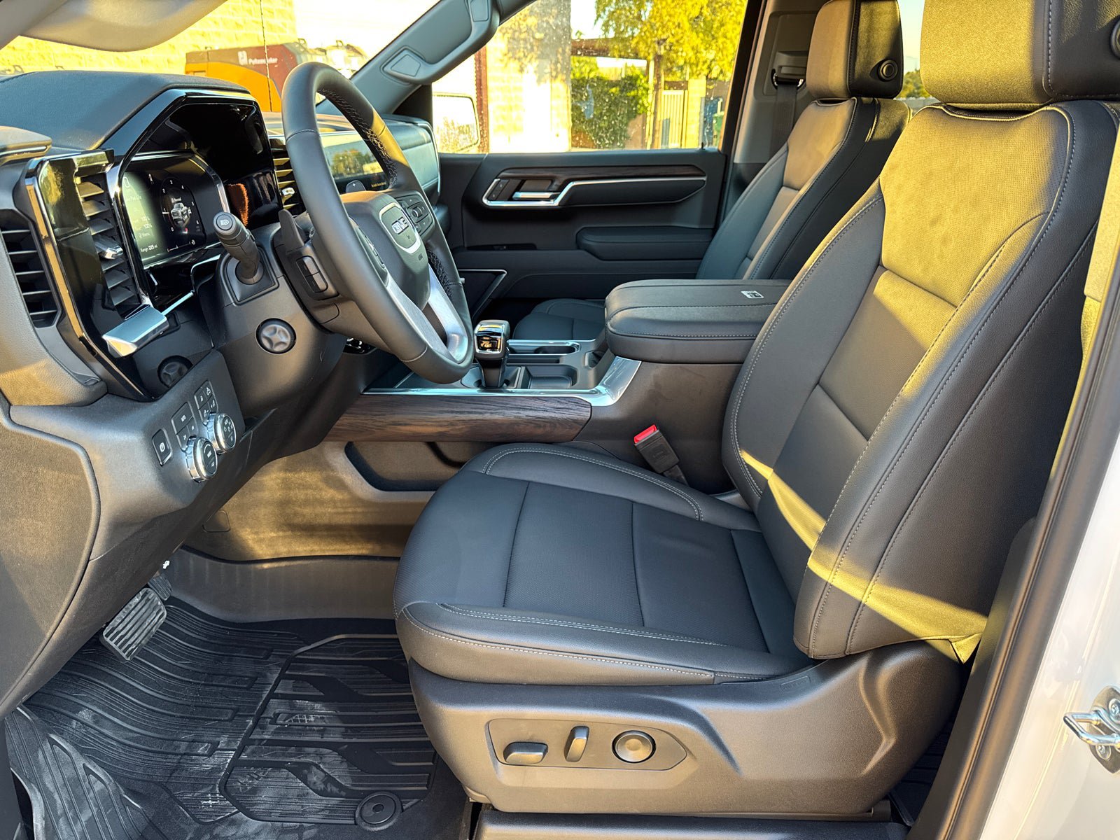 Used 2026 GMC Sierra 1500 SLT w/ SLT Premium Plus Package AWD/4WD image 27