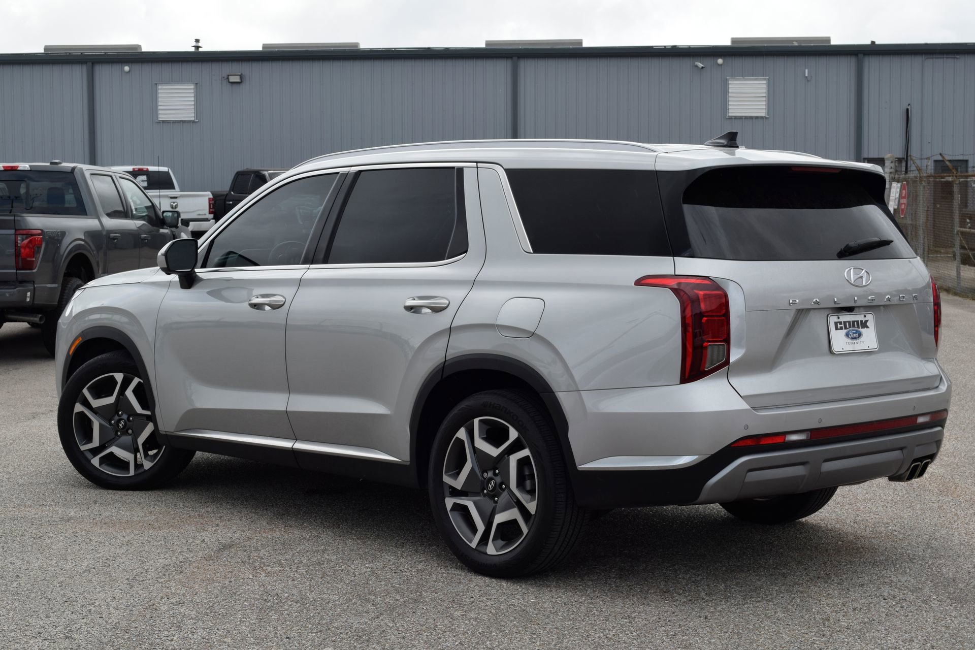 Used 2023 Hyundai Palisade Limited image 4