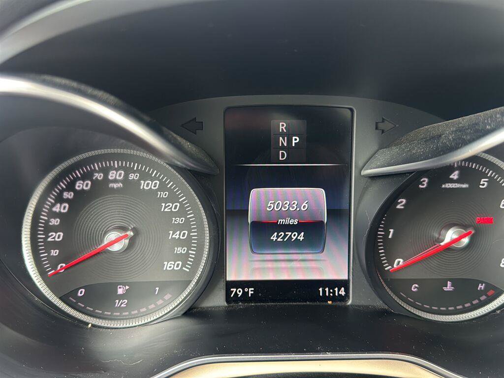 Used 2019 Mercedes-Benz GLC 300 4MATIC image 2