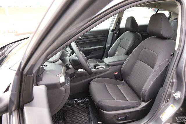 Used 2025 Nissan Altima 2.5 SV FWD image 8