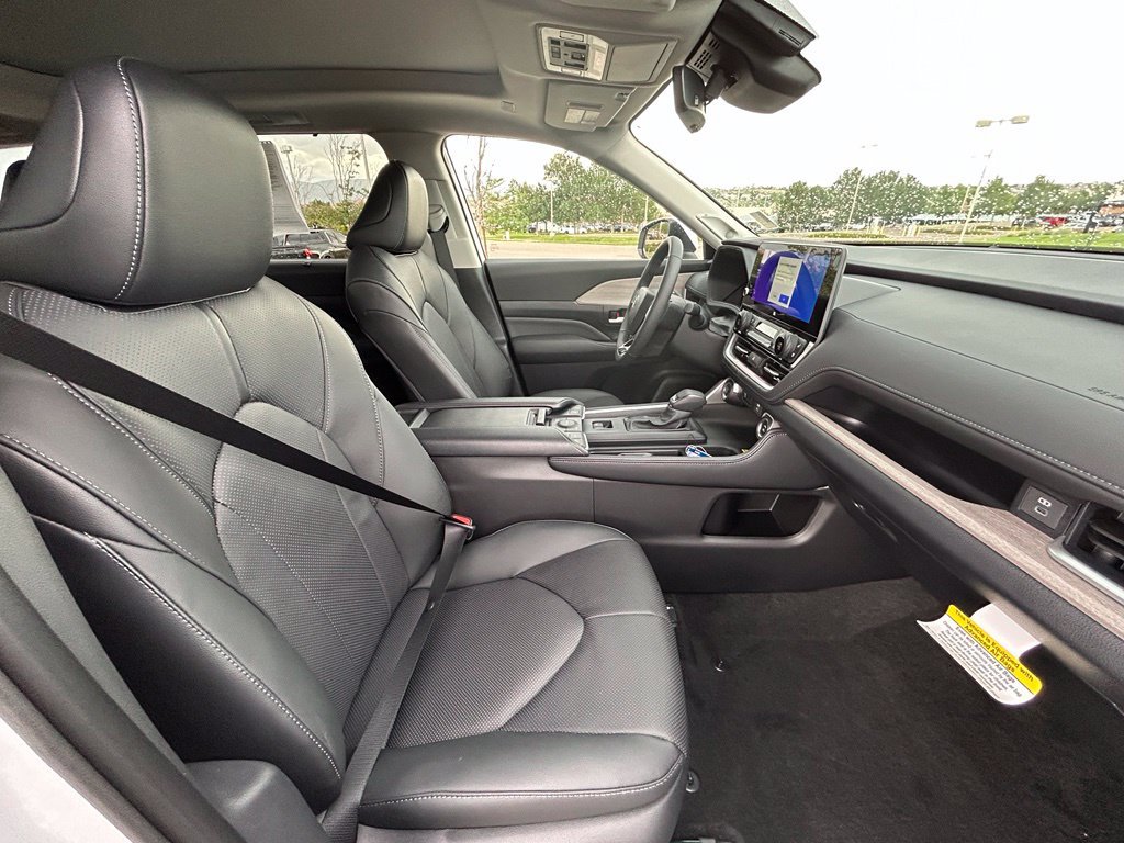 Used 2026 Toyota Grand Highlander AWD image 27