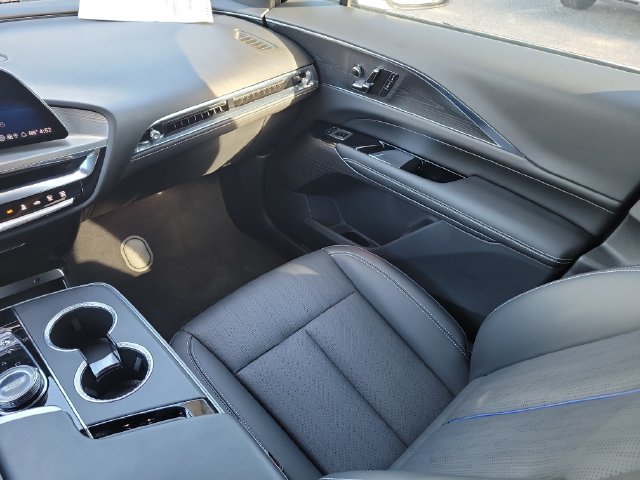 Used 2024 Cadillac Lyriq Luxury AWD/4WD image 15
