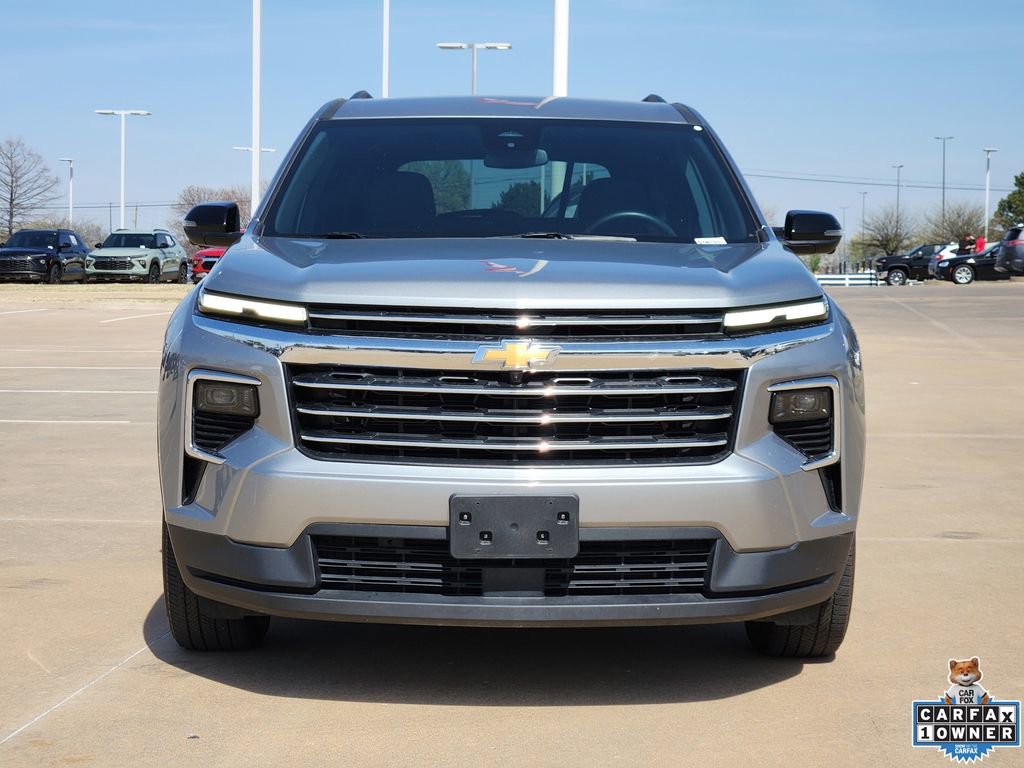 Used 2024 Chevrolet Traverse LT image 2