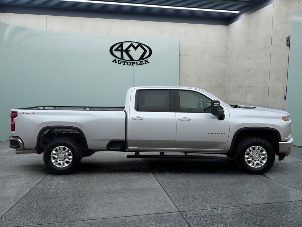 Used 2022 Chevrolet Silverado 3500 LT AWD/4WD image 2