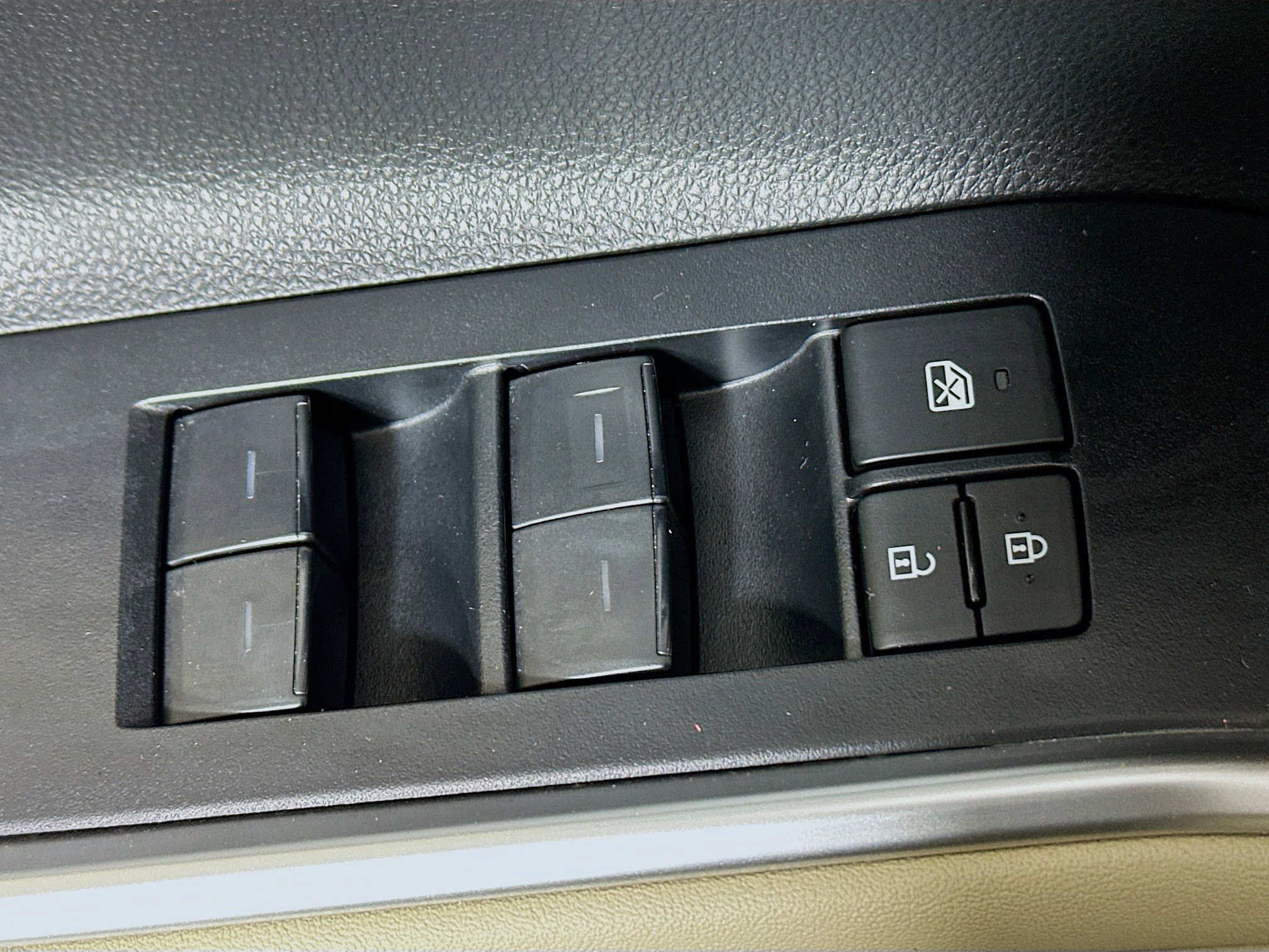 Used 2023 Toyota Highlander XLE image 14