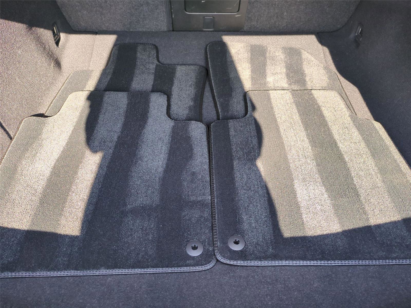 Used 2025 Volvo S90 B6 Plus image 22