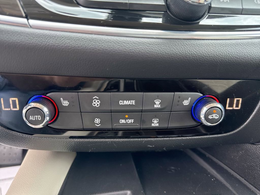 Used 2022 Buick Enclave Essence w/ LPO, Touring Package FWD image 25