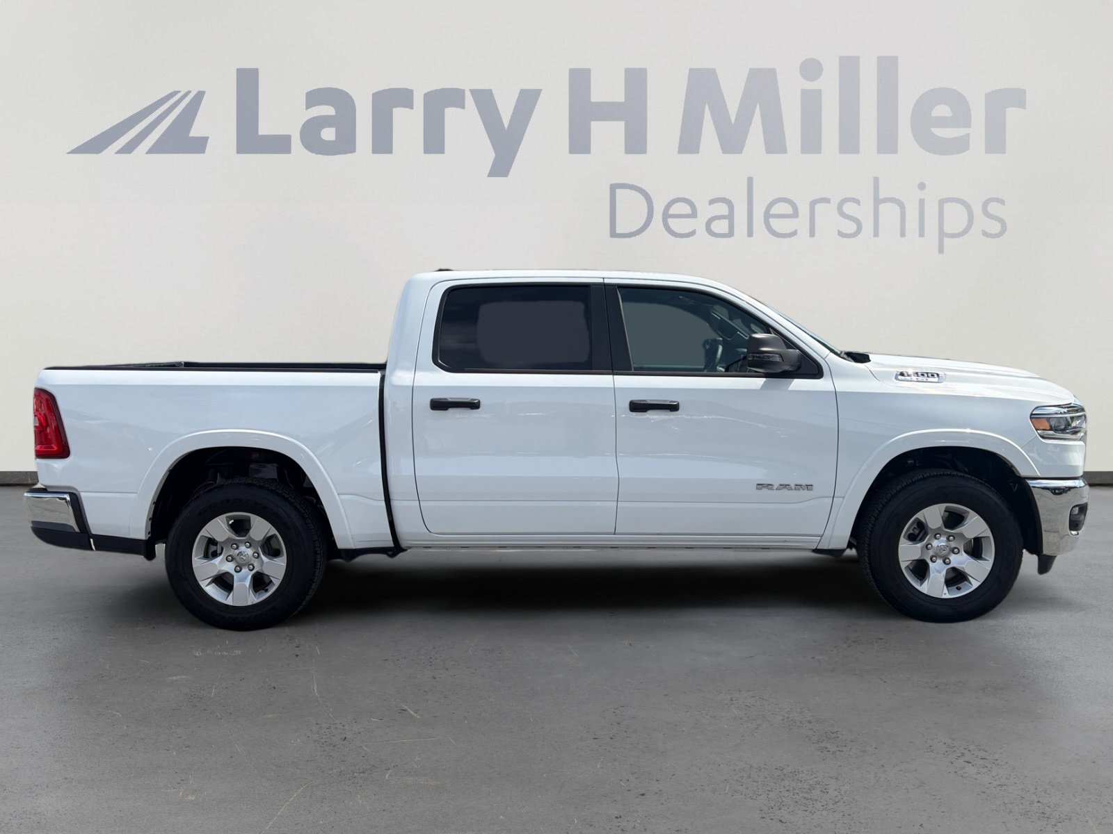 Used 2025 RAM 1500 Big Horn AWD/4WD image 6