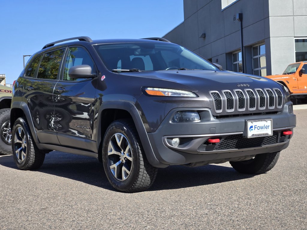 Used 2016 Jeep Cherokee Trailhawk AWD/4WD image 3