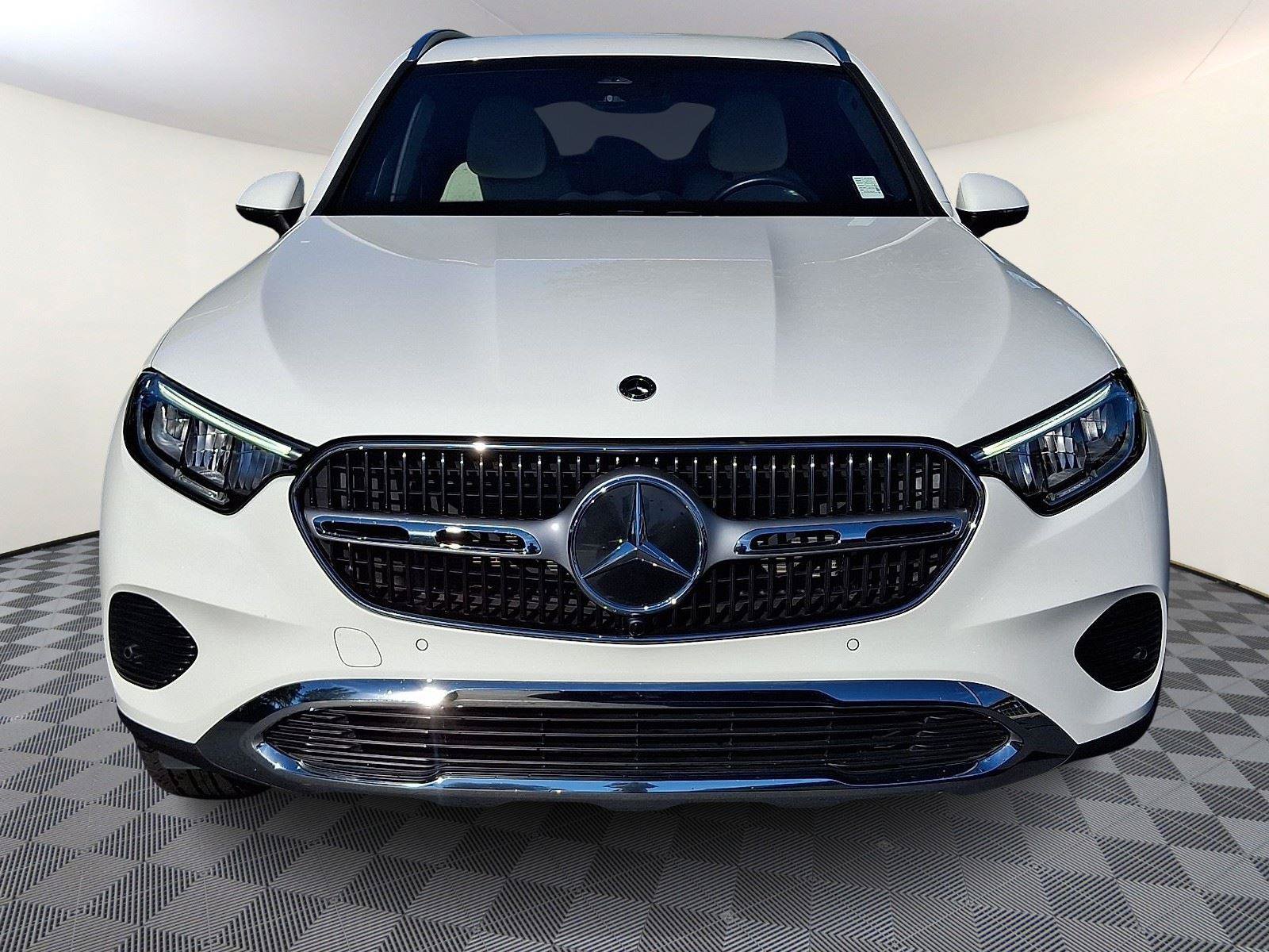 Used 2024 Mercedes-Benz GLC 300 image 2