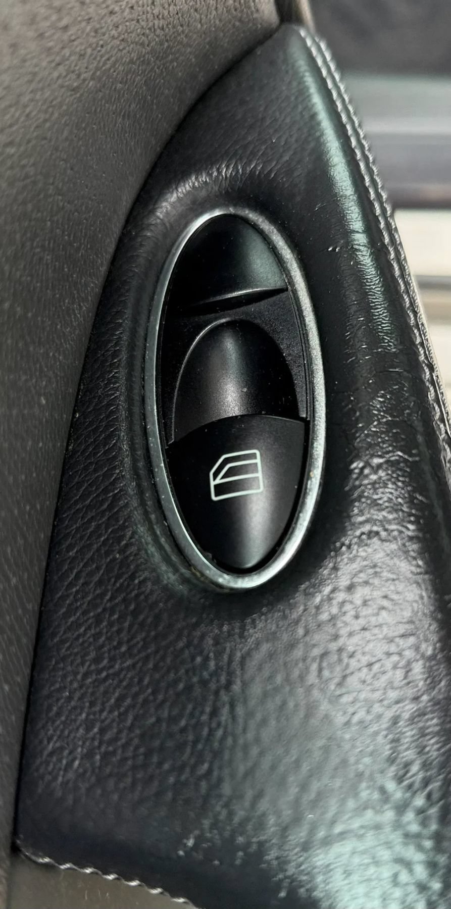 Used 2004 Mercedes-Benz E 320 Sedan image 25