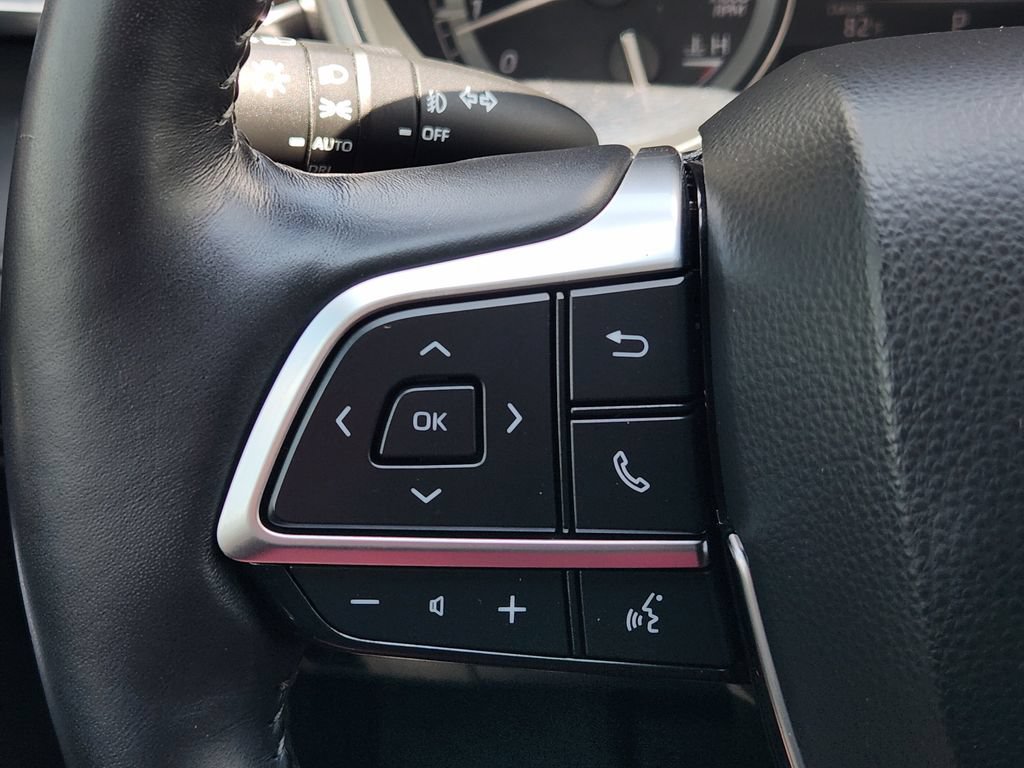 Certified 2020 Toyota Highlander Limited FWD image 29