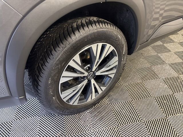 Used 2023 Nissan Rogue SV AWD/4WD image 7