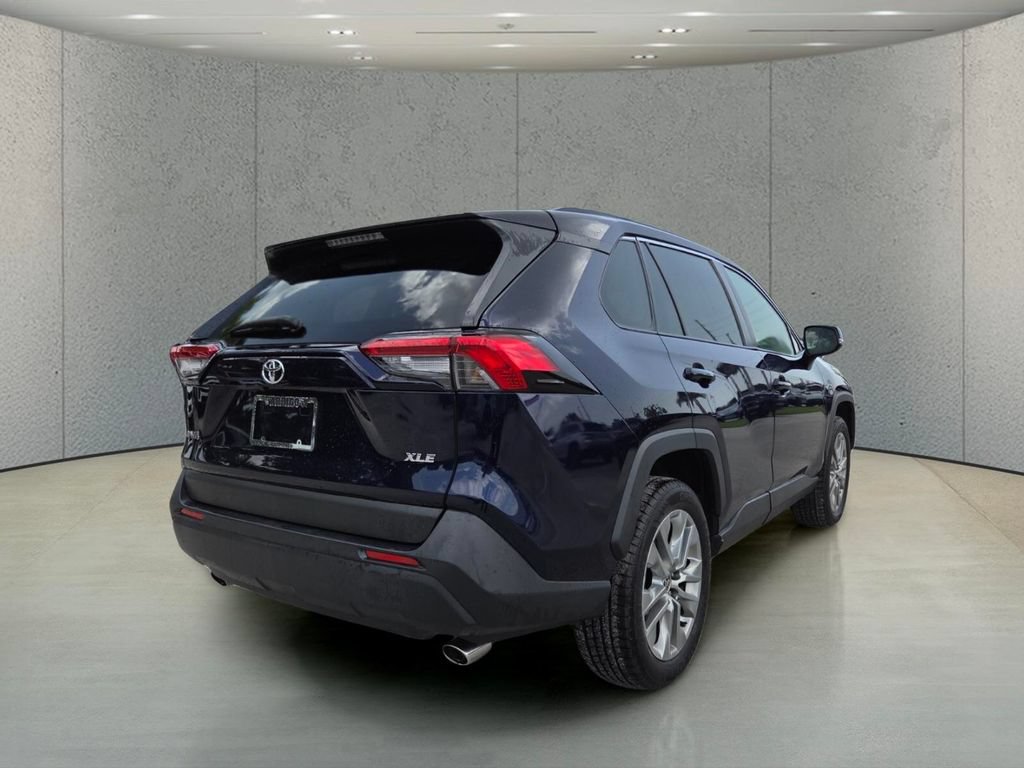 Used 2022 Toyota RAV4 XLE Premium FWD image 4