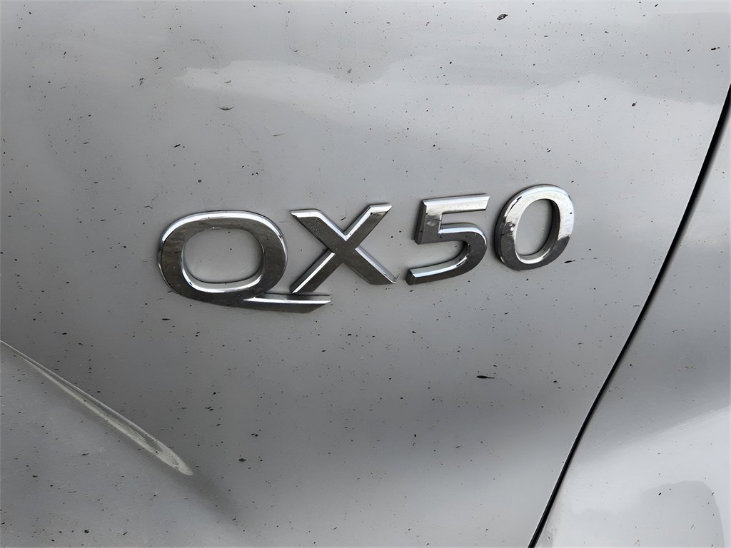 Used 2019 INFINITI QX50 Essential w/ Premium Heat Package image 11