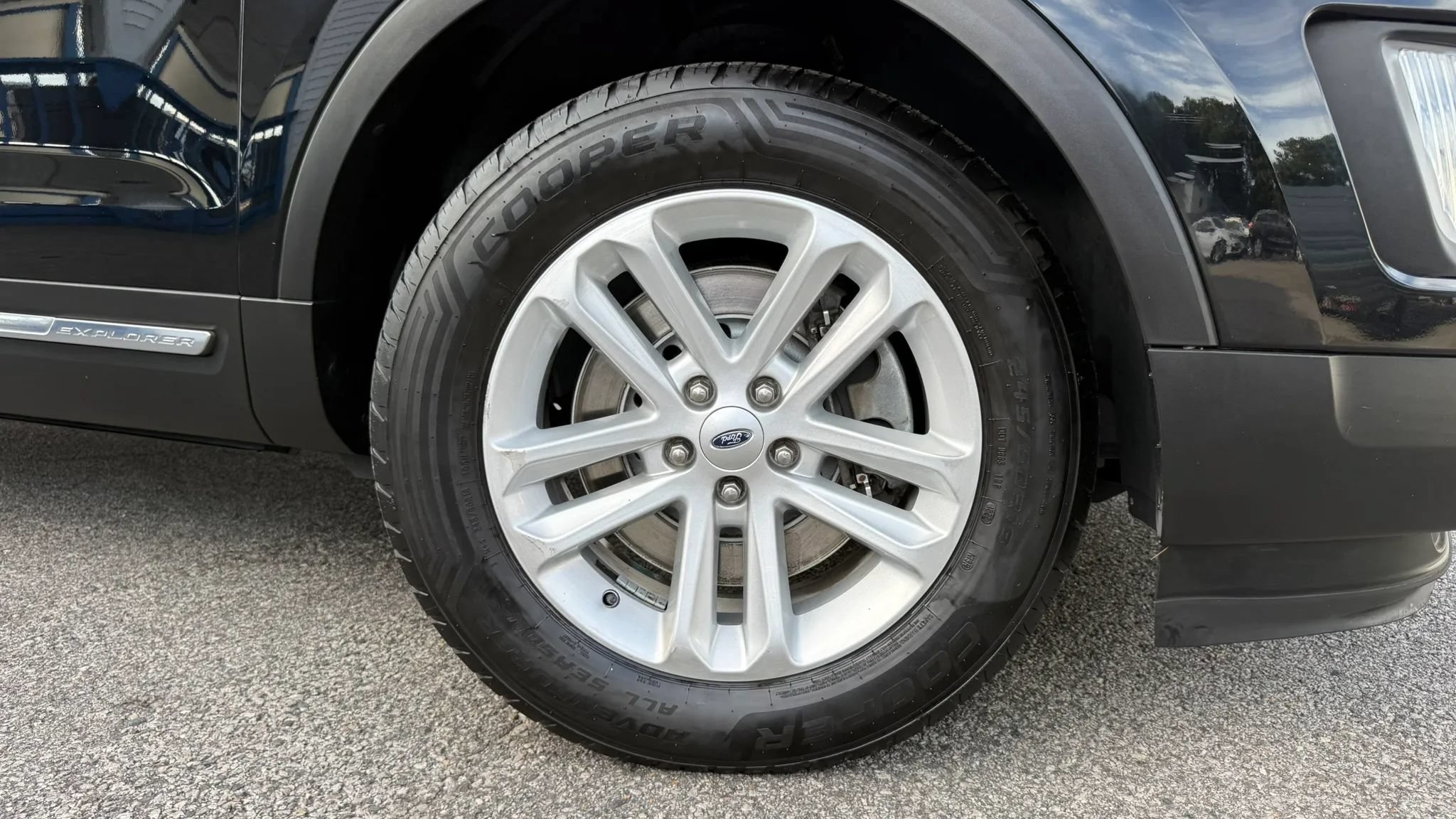 Used 2017 Ford Explorer XLT w/ Equipment Group 202A FWD image 42