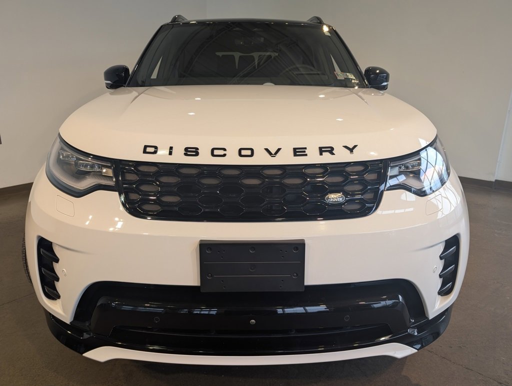 Used 2024 Land Rover Discovery Dynamic SE image 2