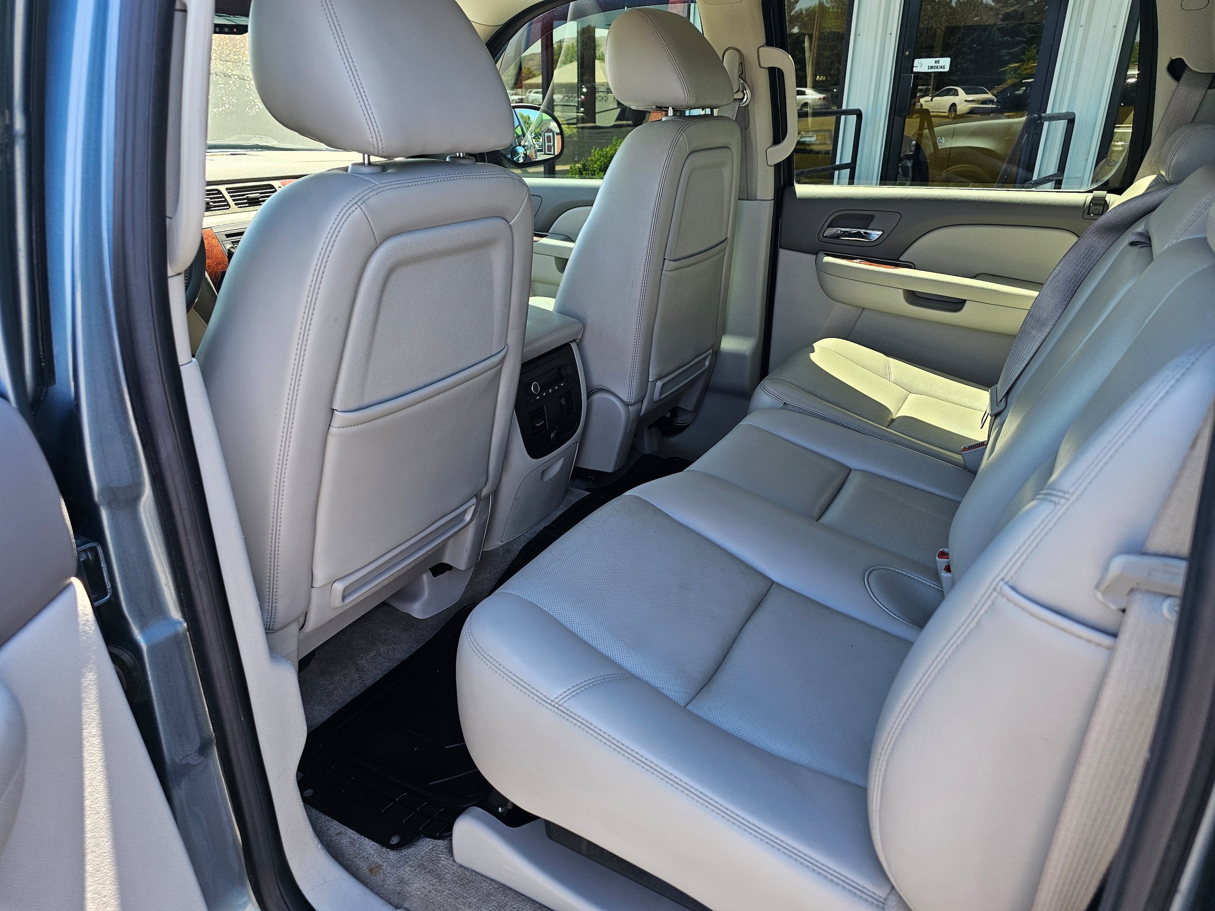 Used 2011 Chevrolet Avalanche LTZ AWD/4WD image 17