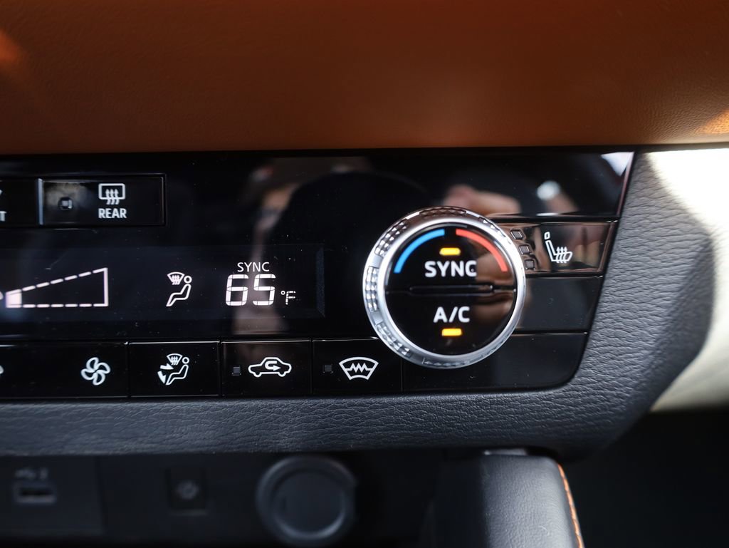 New 2025 Mitsubishi Outlander SEL image 48
