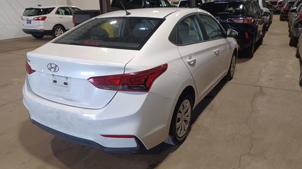 Used 2021 Hyundai Accent SE image 2