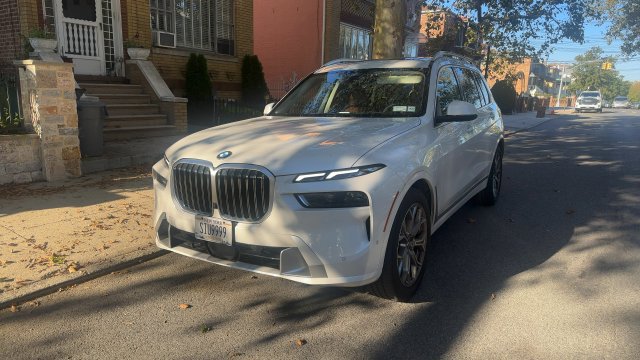 Used 2024 BMW X7 xDrive40i w/ Executive Package AWD/4WD image 1