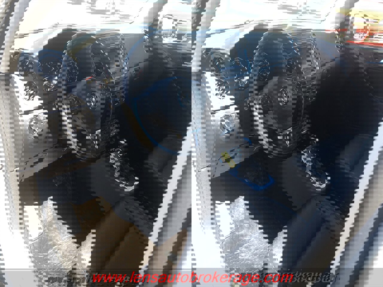 Used 2016 Volkswagen Tiguan S image 10