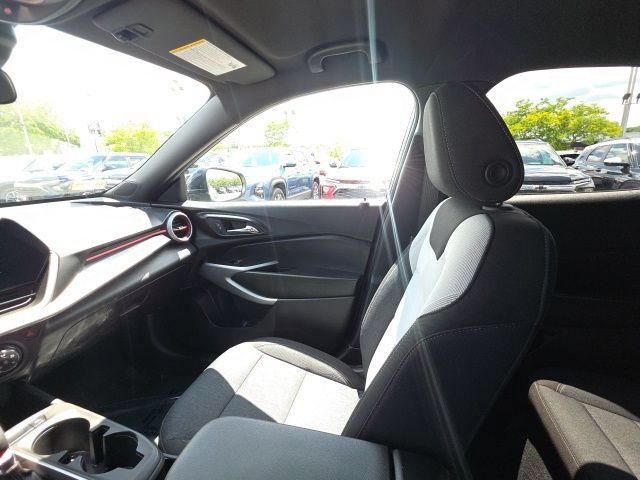 Used 2024 Chevrolet Trax RS FWD image 23