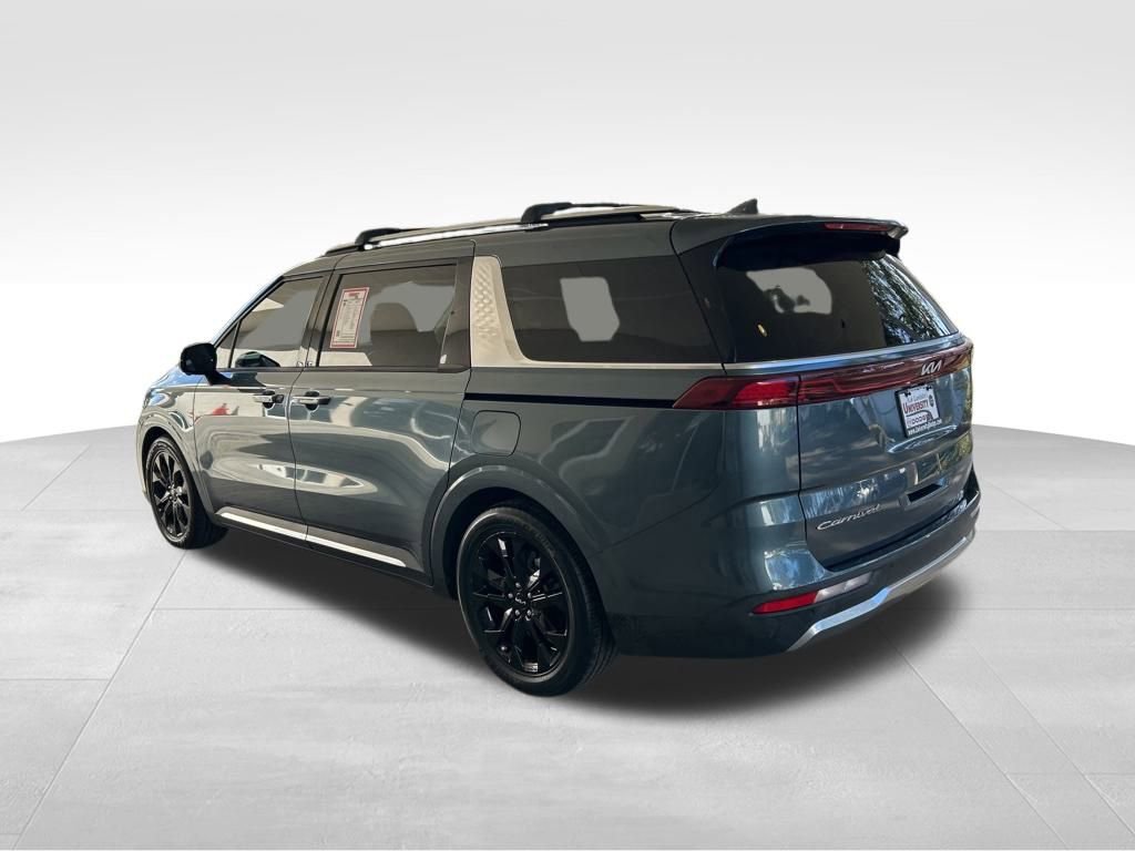 Used 2022 Kia Carnival SX Prestige image 4