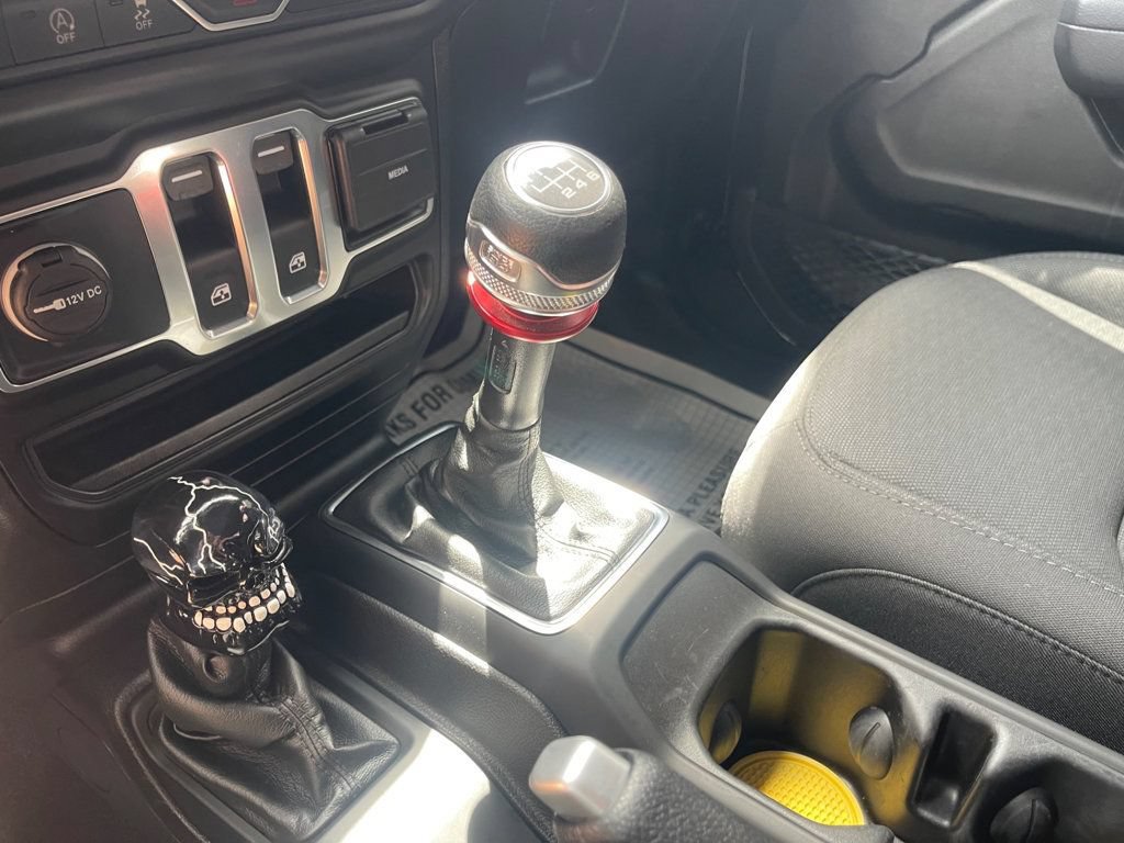 Used 2022 Jeep Wrangler Sport AWD/4WD image 19