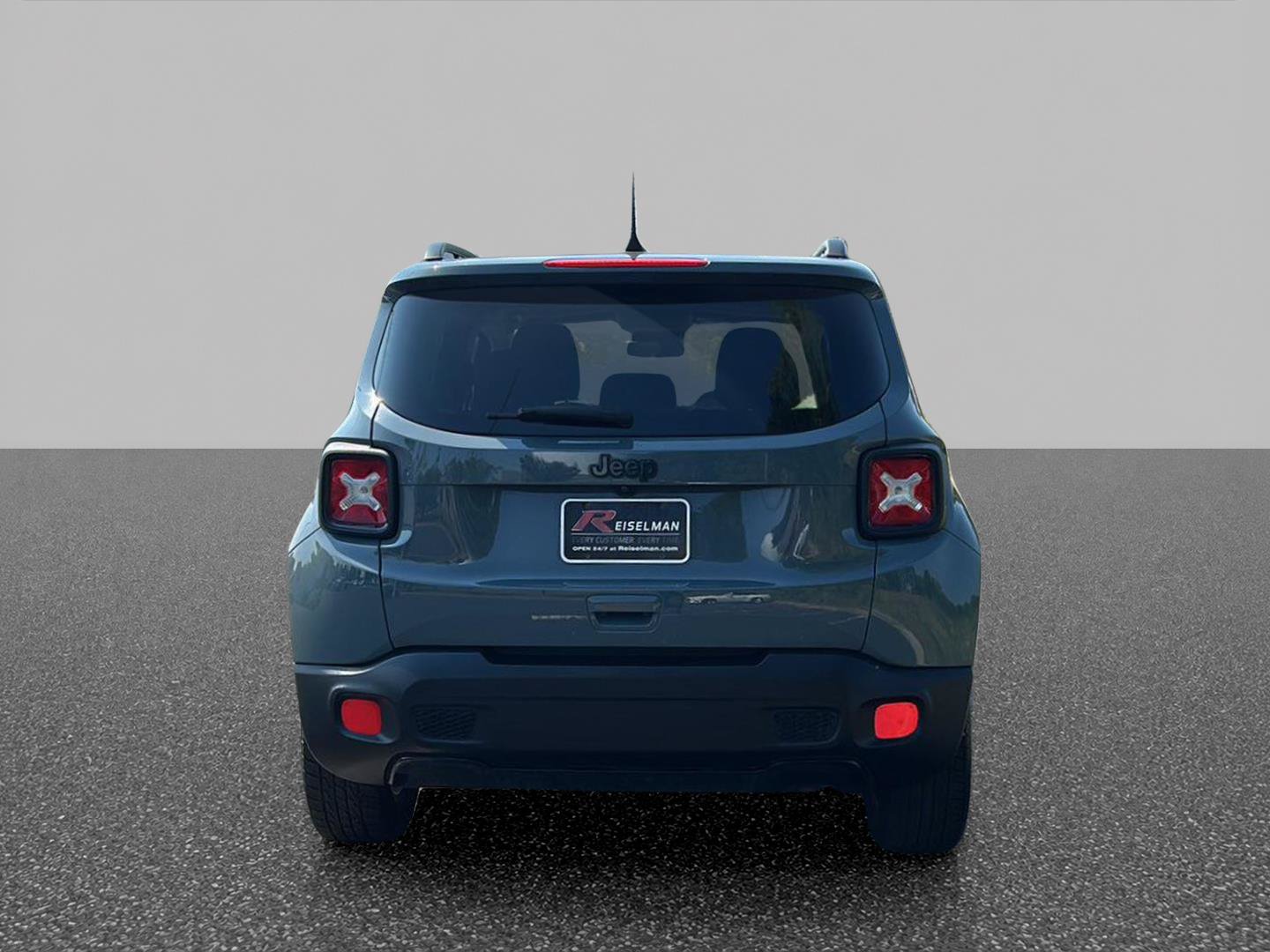 Used 2018 Jeep Renegade Altitude FWD image 4
