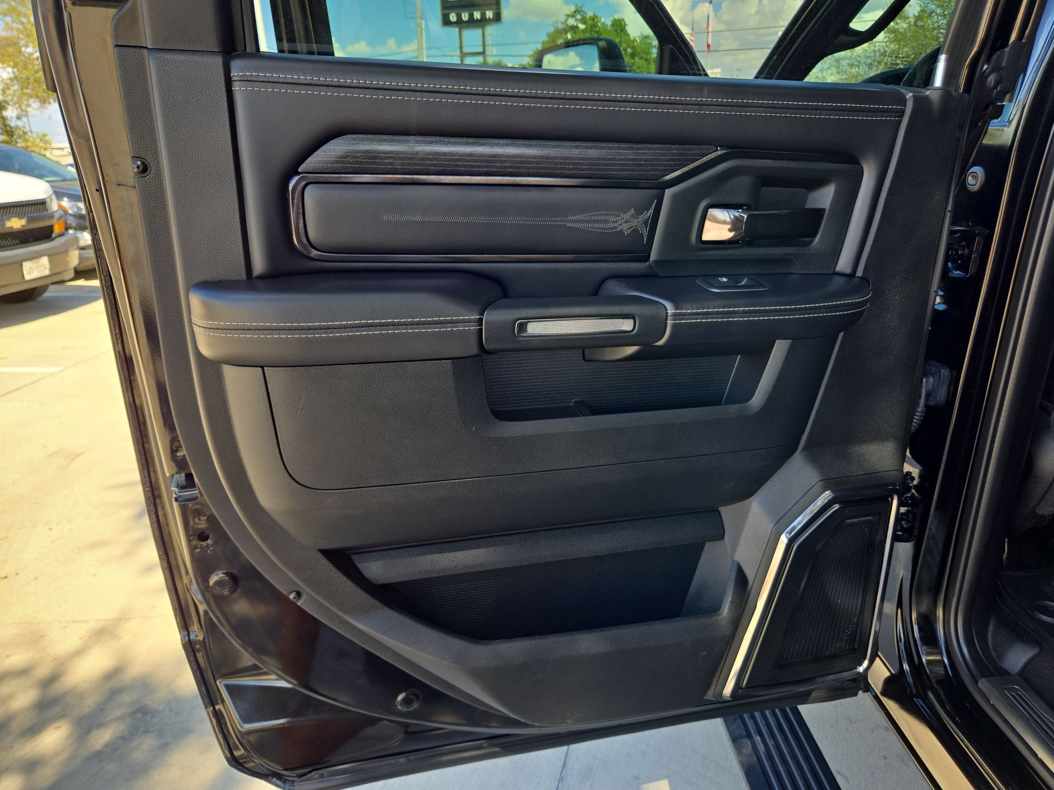Used 2024 RAM 2500 Limited AWD/4WD image 14